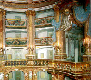 teatrino.jpg (762106 byte)